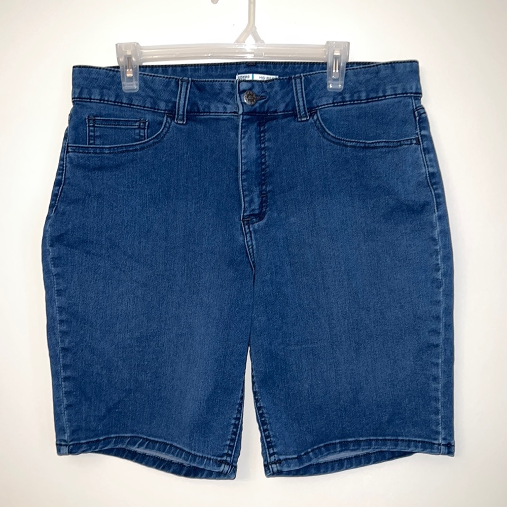 Lee Riders Mid Rise Bermuda Shorts.